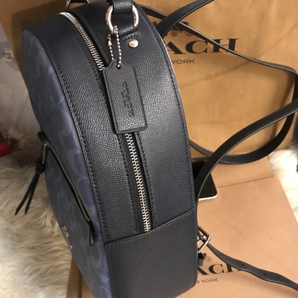 backpack - Picture 4 of 4